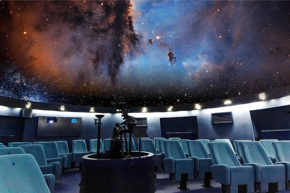 Podzimní premiéry v gitiálním planetáriu nabídnou černé díry a zrození země