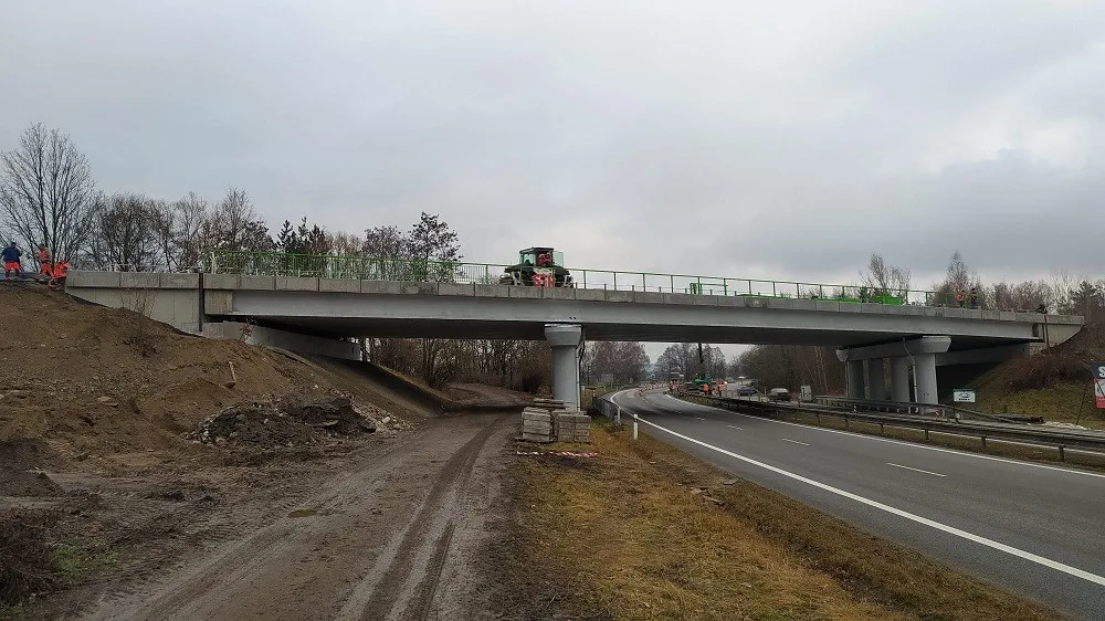 Práce na mostu ve směru z Českých Budějovic na Hlubokou nad Vltavou končí.