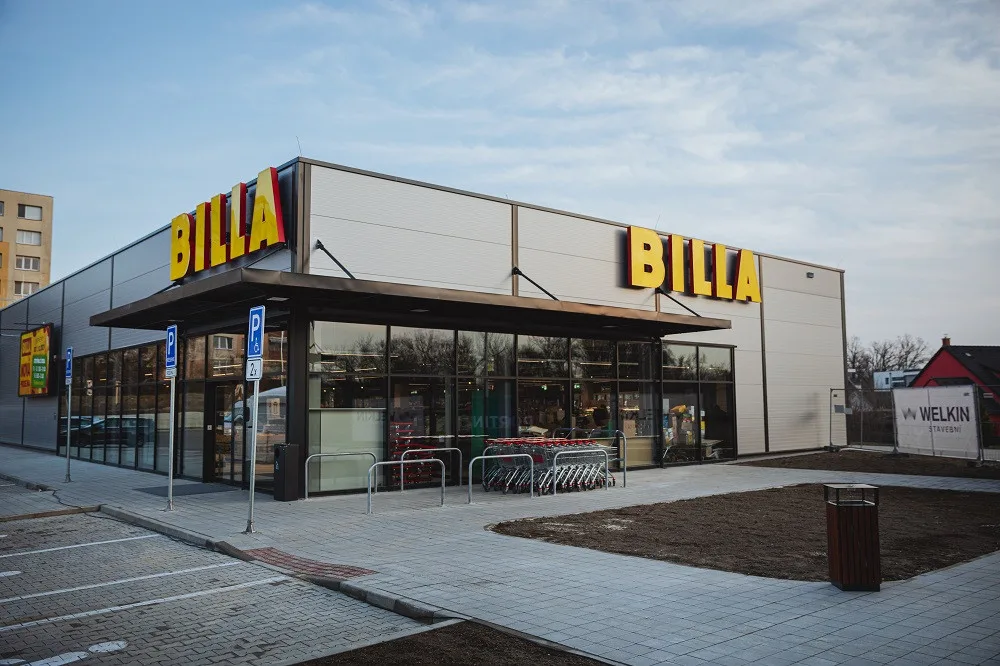 V Hluboké vyrostl nový retail park, nabídne obchody i lékárnu. Místní se na stavbu těšili, říká investor