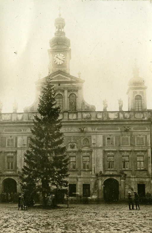 Vztyčení stromu 18. 12. 1925