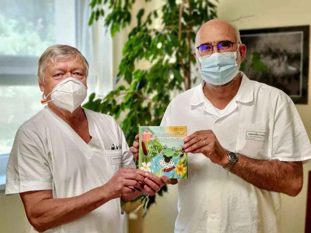 Primář dětského oddělení MUDr. Karel Chytrý )v