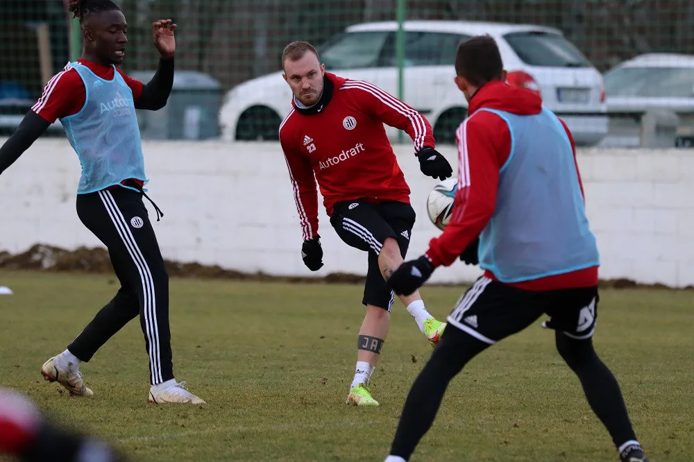 Dynamo začalo přípravu s Basseyem a bez Talovierova. Klub získal posilu z Moskvy