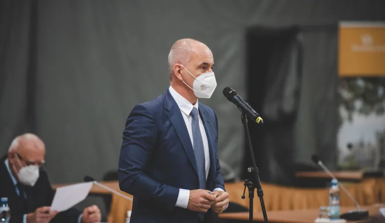 Připravte si kvůli omikronu krizový model, vzkázal hejtman Kuba firmám a obcím