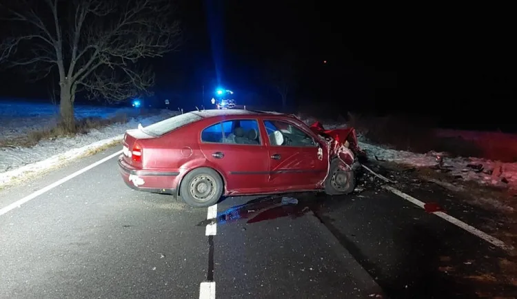 V prosinci se stala tragická nehoda na Prachaticku. Řidič tam přejel v zatáčce do protisměru. Při střetu s autem zemřela jeho spolujezdkyně.