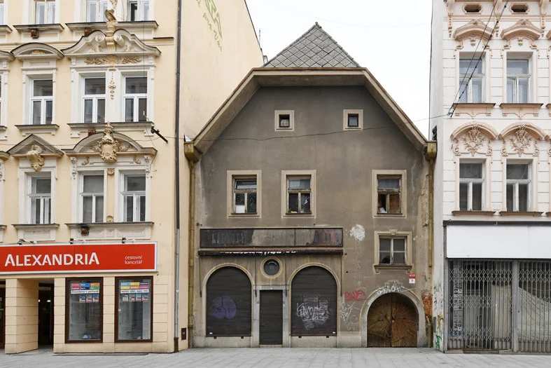 Radnice chce řešit chátrající dům v centru města. Původní majitel zemřel