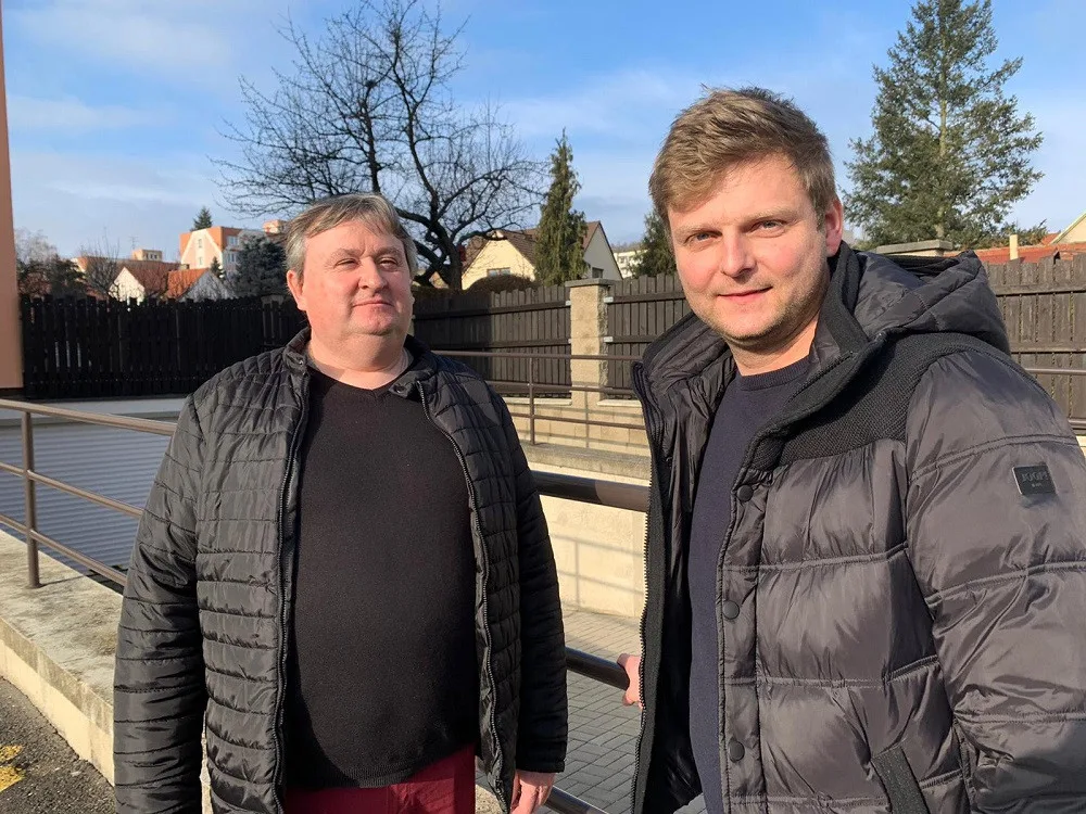 Radek Macháček (vpravo) a Jan Procházka zachránili život seniorovi.