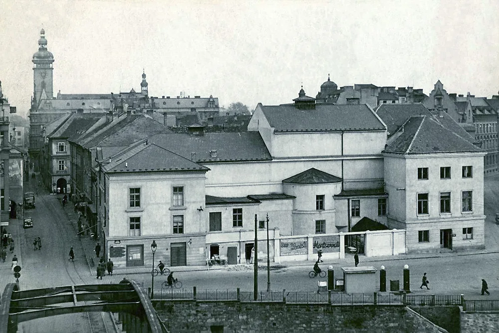 Původní empírové divadlo po roce 1937.