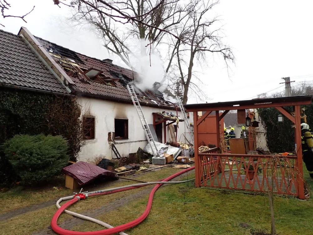 Požár zničil rodinný dům na Táborsku, vznikla škoda dva miliony korun