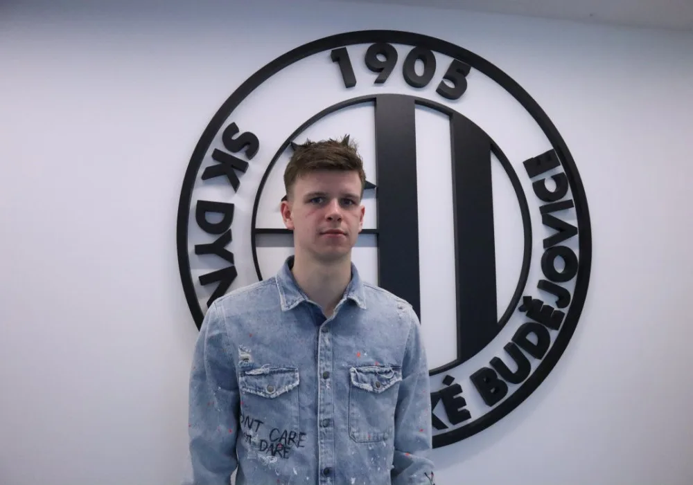 Patrik Hellebrand je hráčem Dynama. Podepsal smlouvu na dva a půl roku