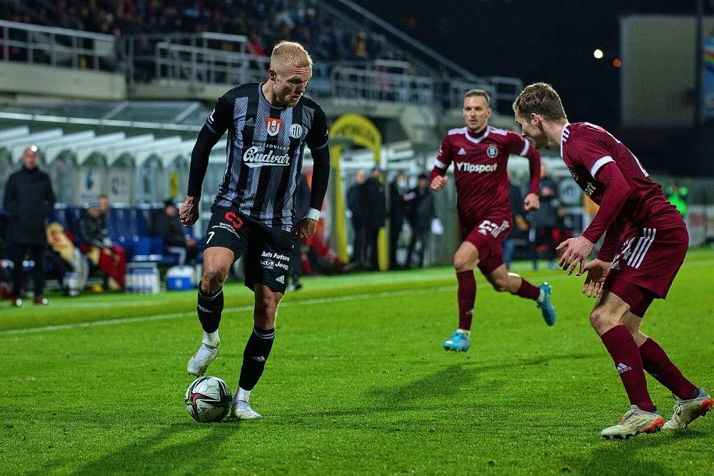 Přijde Dynamo o body? Klub potvrdil platnost smlouvy s van Burenem, vzkázal Tvrdík