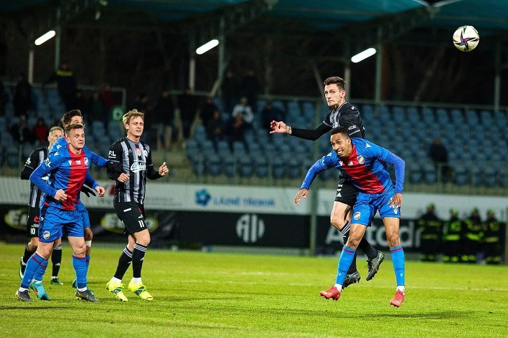 Domácí série vzala za své, Dynamo prohrálo s Plzní