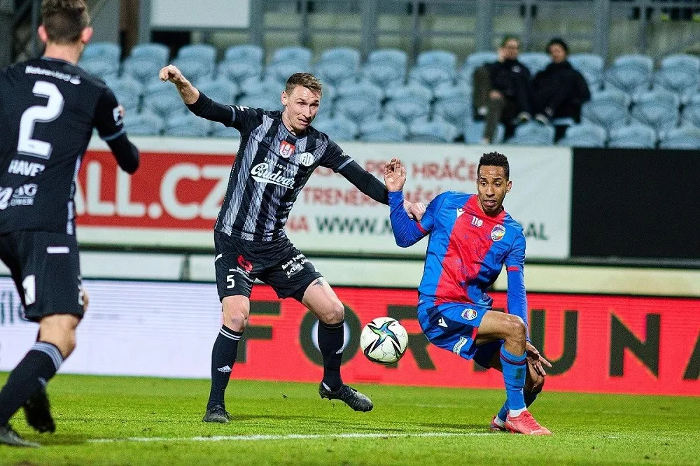 Domácí série vzala za své, Dynamo prohrálo s Plzní