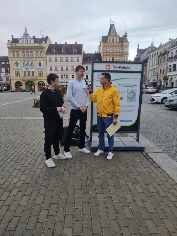 Co se děje na Obchodní akademii po vyučování? Pořádají soutěže a účastní se projektů
