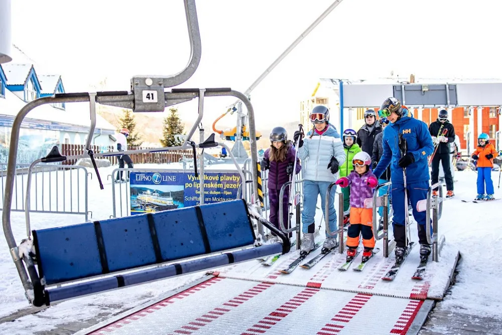 Užijte si jarní prázdniny ve Skiareálu Lipno a oblíbený karneval na lyžích