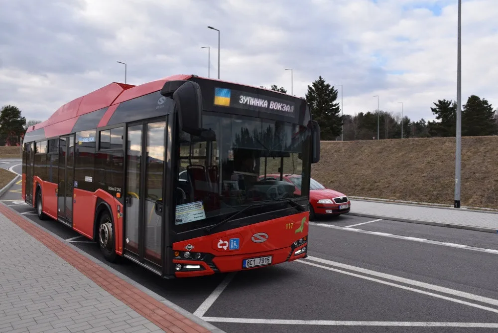 Českobudějovický dopravní podnik přepravuje uprchlíky zdarma