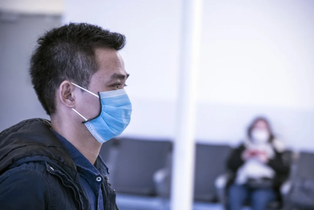 Respirátory zůstanou povinné v dopravě či zdravotnictví