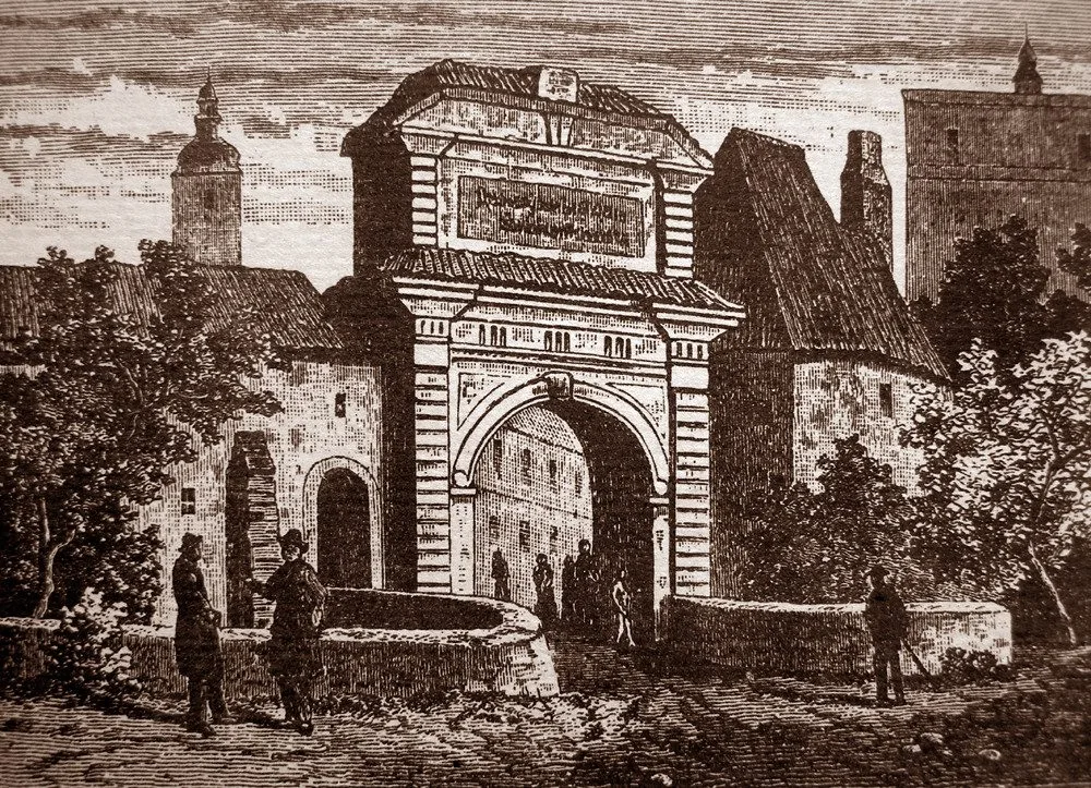 Barbakán Pražské brány při pohledu z Mariánského náměstí před rokem 1867.