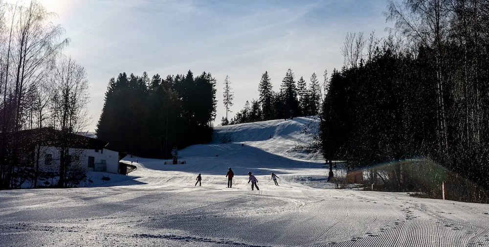 Lyžařská střediska na jihu Čech mají stále solidní návštěvnost