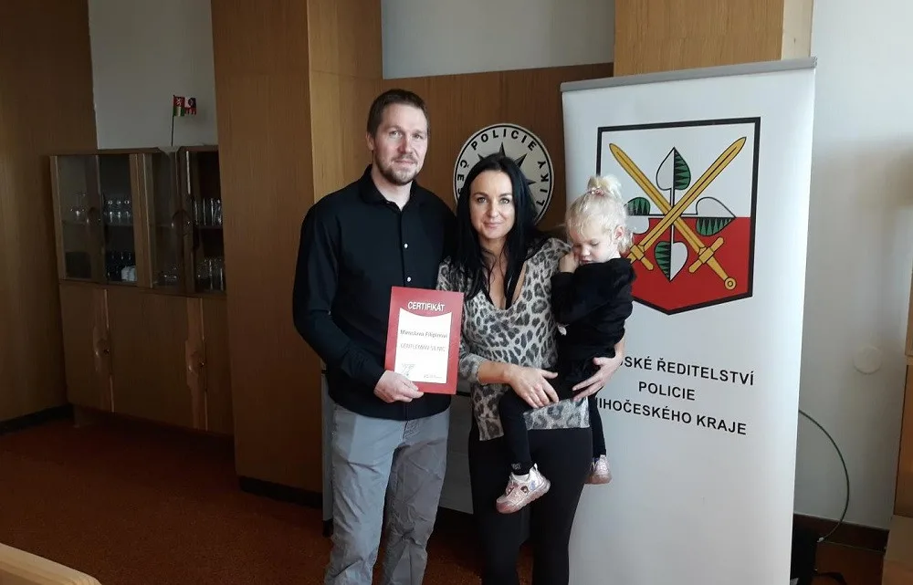 Cestou na nákup zachránil život. Zraněného muže vytáhl z auta a zahájil resuscitaci