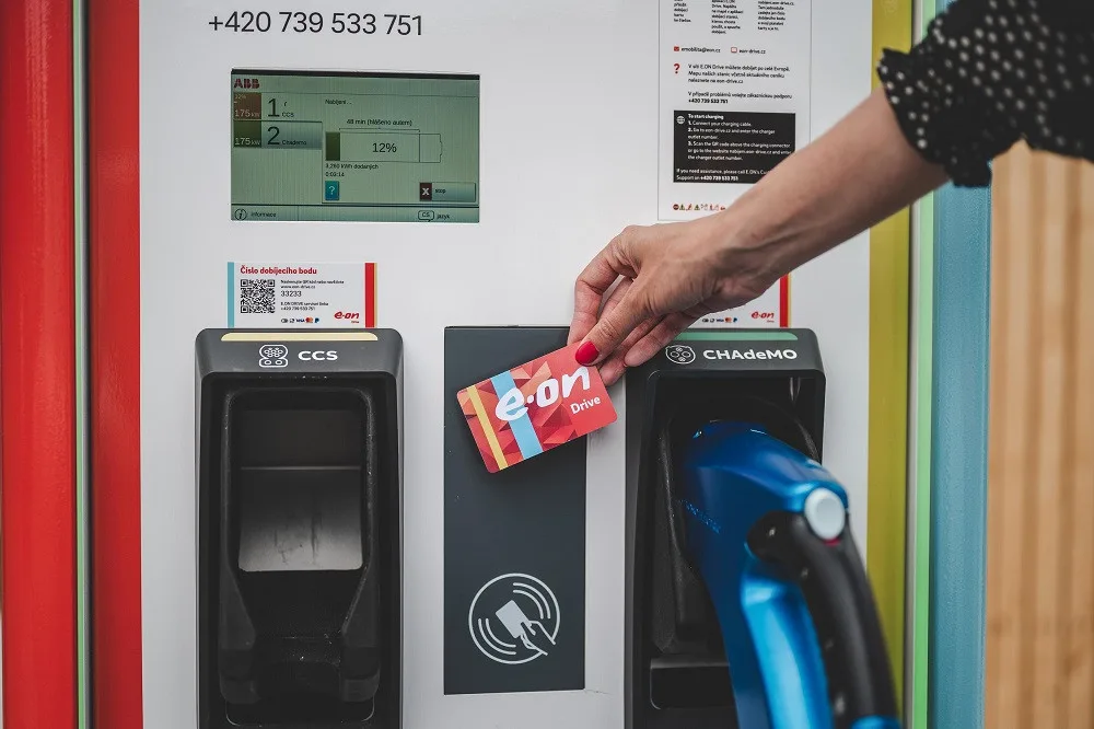 E.ON otevřel první ultrarychlý dobíjecí hub v Sulejovicích.