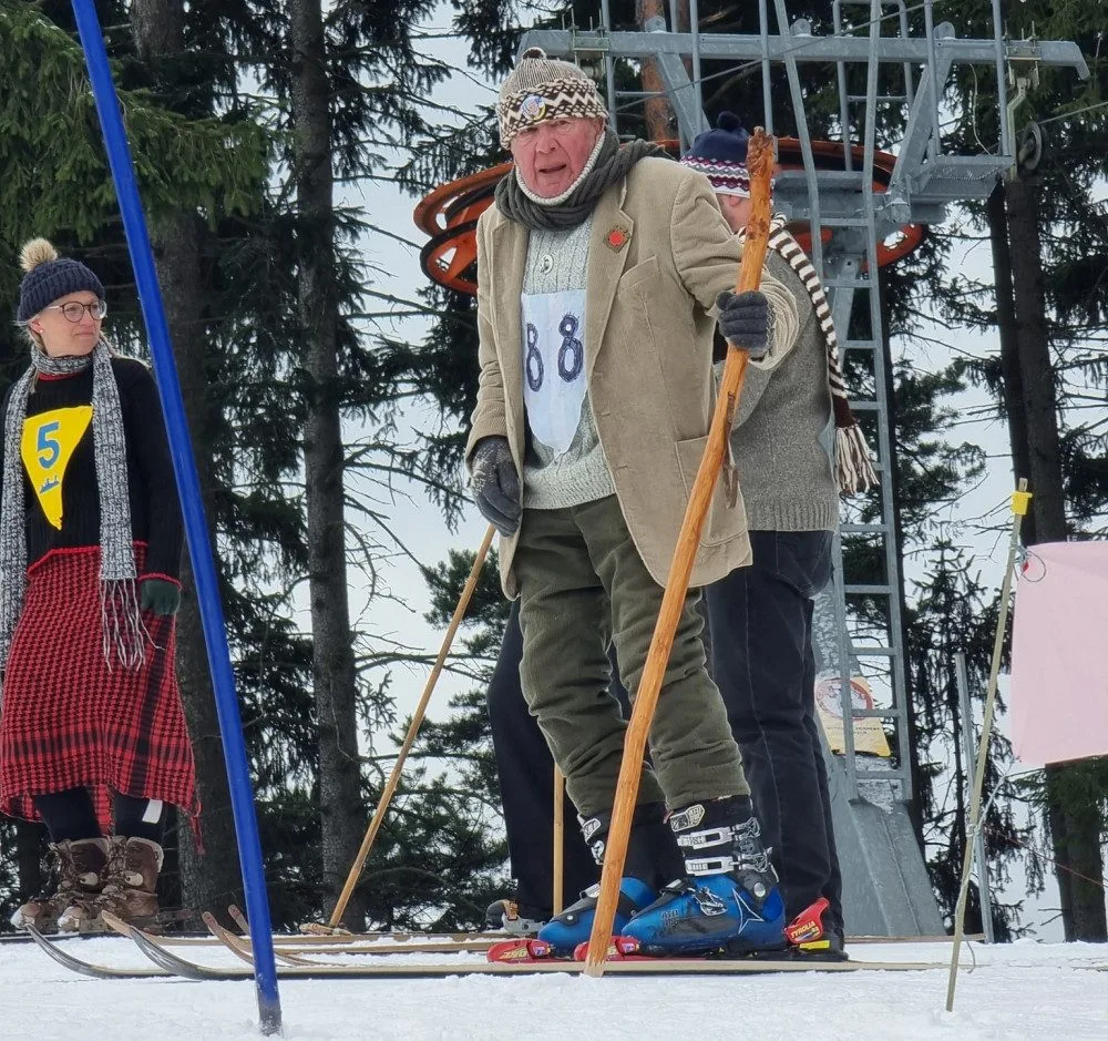 Odešla skutečná šumavská legenda, Emil Kintzl zemřel na následky zranění po srážce s dalším lyžařem