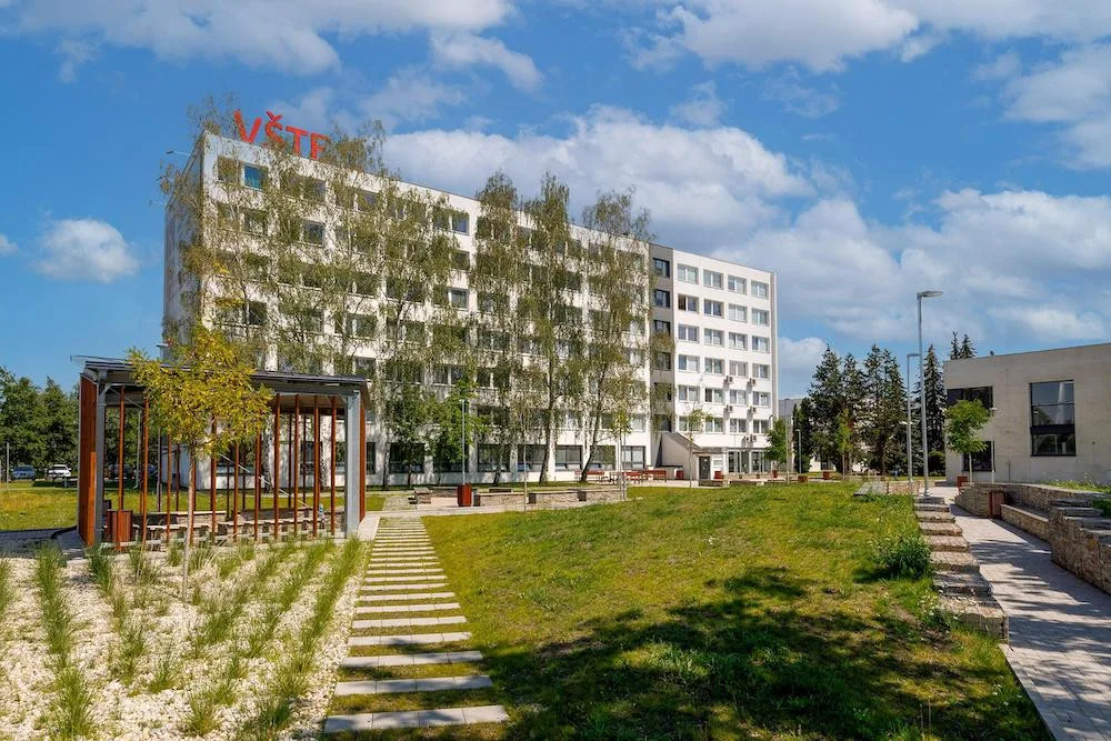Zubní pasty, hřebeny, mýdla. Na VŠTE připravili hygienické balíčky pro 80 ukrajinských žen a dětí