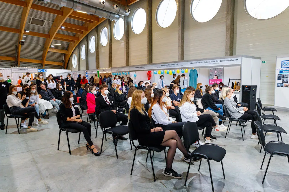 Střední škola obchodní spolupracuje již se dvěma fakultami Jihočeské univerzity