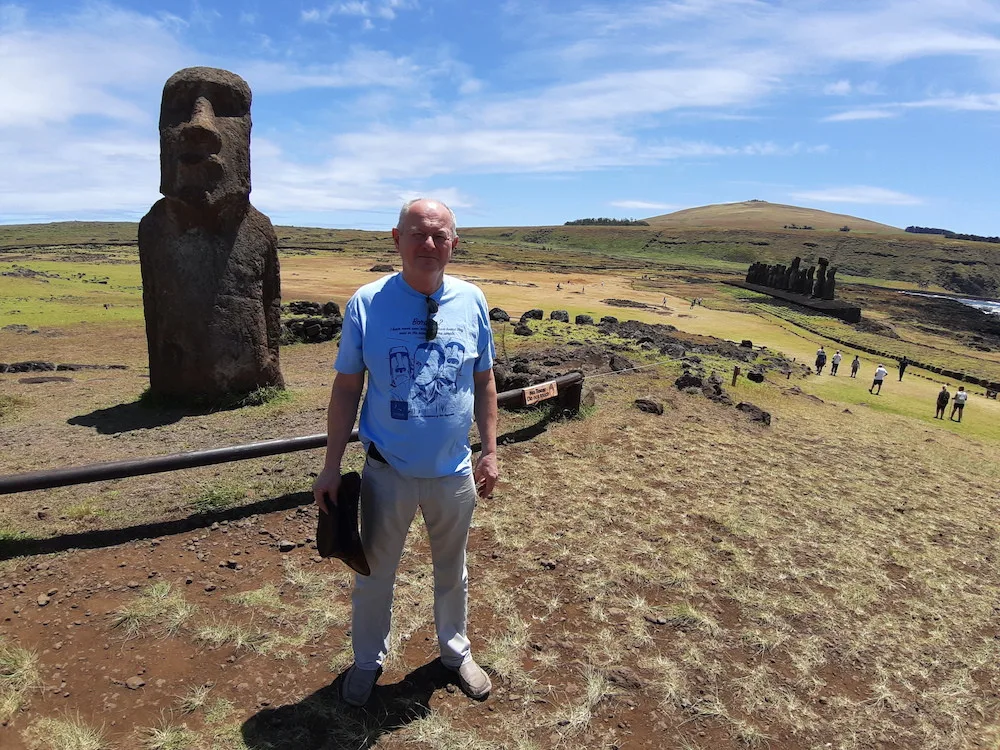 Chodící socha Moai bude lákat turisty na vodňanské náměstí