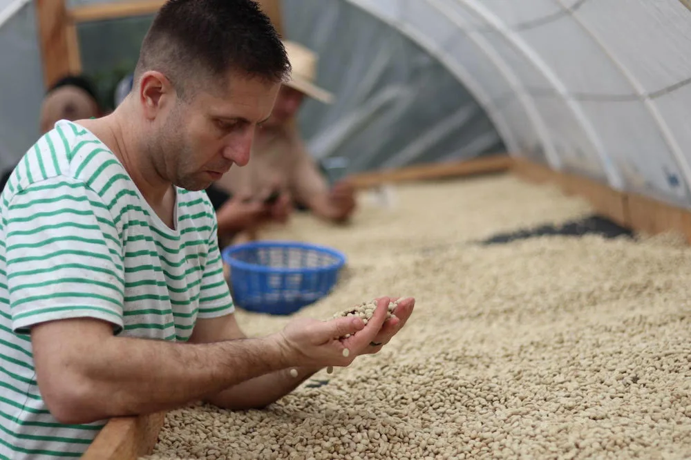 Jsme kávoví holisti. Důležitá je pro nás pří výběru hlavě chuť, říkají majitelé qb coffee roasters