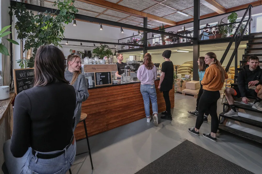 Jsme kávoví holisti. Důležitá je pro nás pří výběru hlavě chuť, říkají majitelé qb coffee roasters