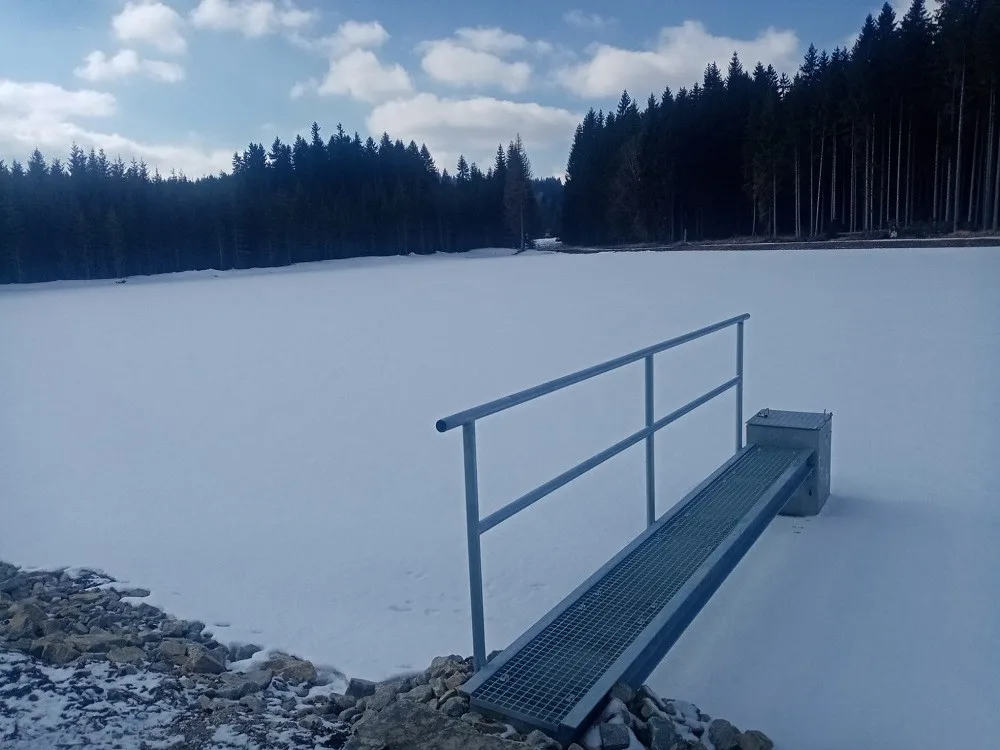 Vojenské lesy vrátily na Šumavu zaniklou plavební nádrž. Před sto lety sloužila k přepravě dřeva