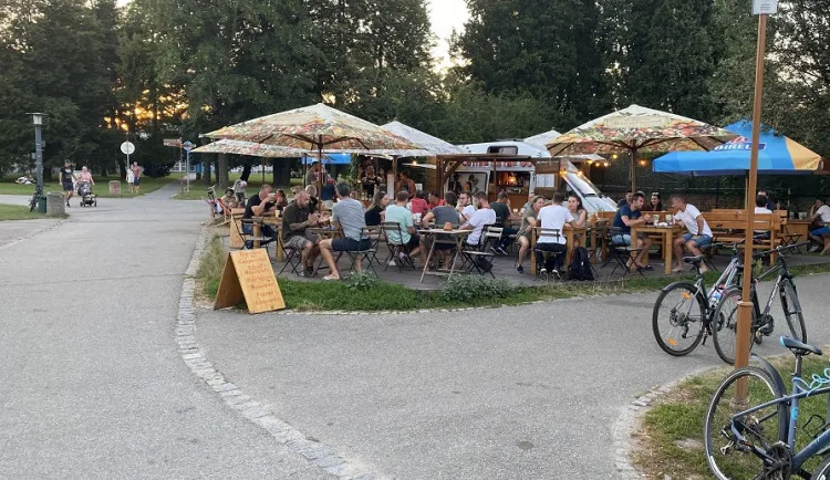 Kavárna na Sokolském ostrově letos zástává. Vedení města nový projekt o rok posunulo
