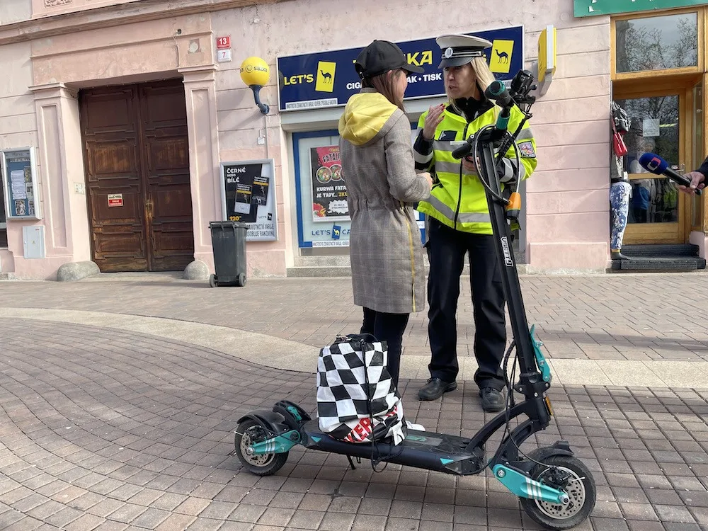 Nehod na koloběžkách přibývá. Policie kontrolovala dodržování pravidel