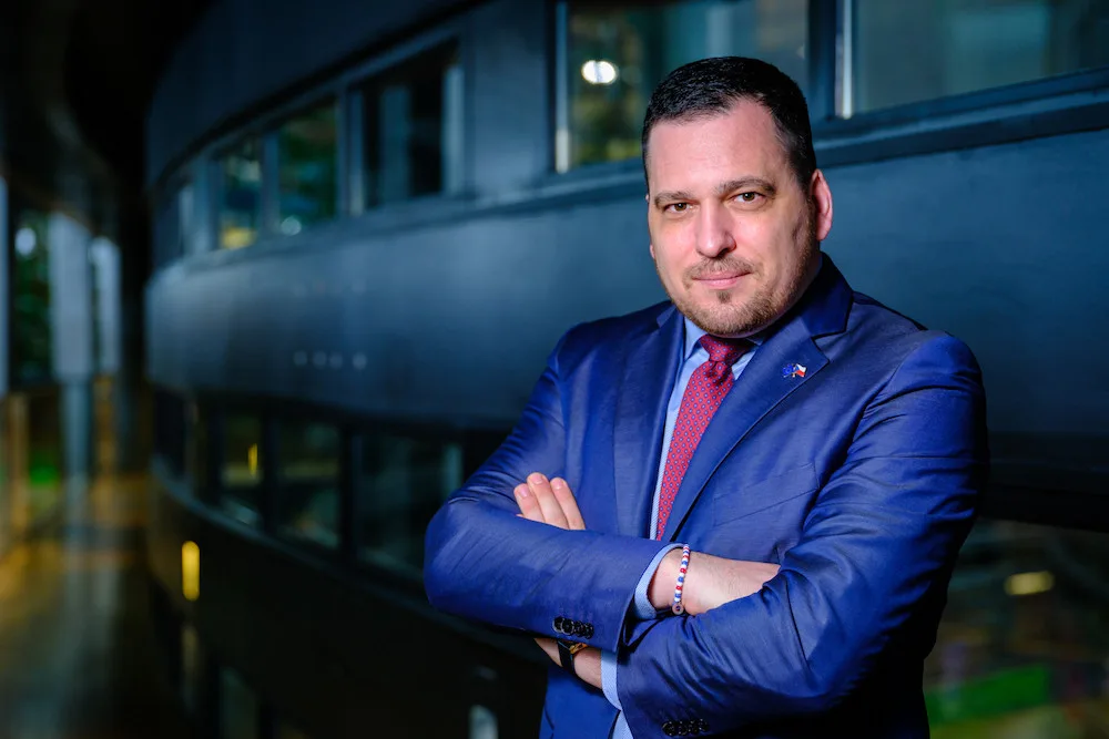 Očima Tomáše Zdechovského: Za hajlování dostal bulharský europoslanec flastr 2 000 euro. Není to málo?!