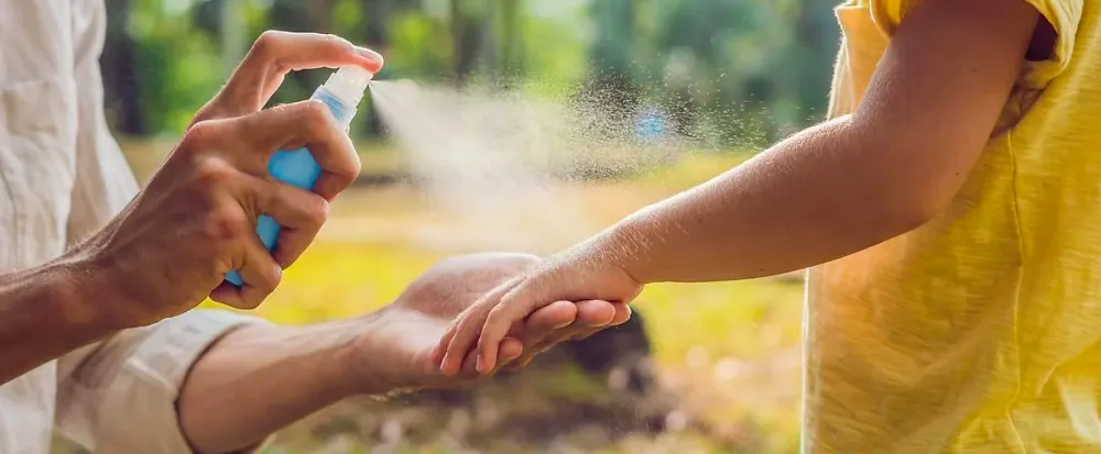 Jak v létě vyzrát na komáry? Vyzkoušejte repelenty, elektrické odpuzovače nebo chladící gely