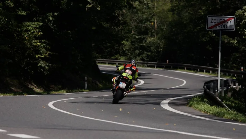 Nehod motorkářů dlouhodobě ubývá. Nejvíc bourají čtyřicátníci