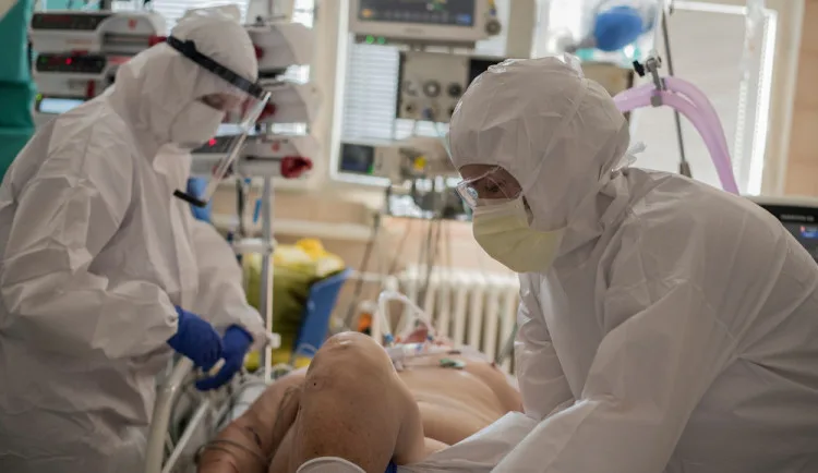 Počet lidí hospitalizovaných kvůli covidu-19 na jihu Čech klesá