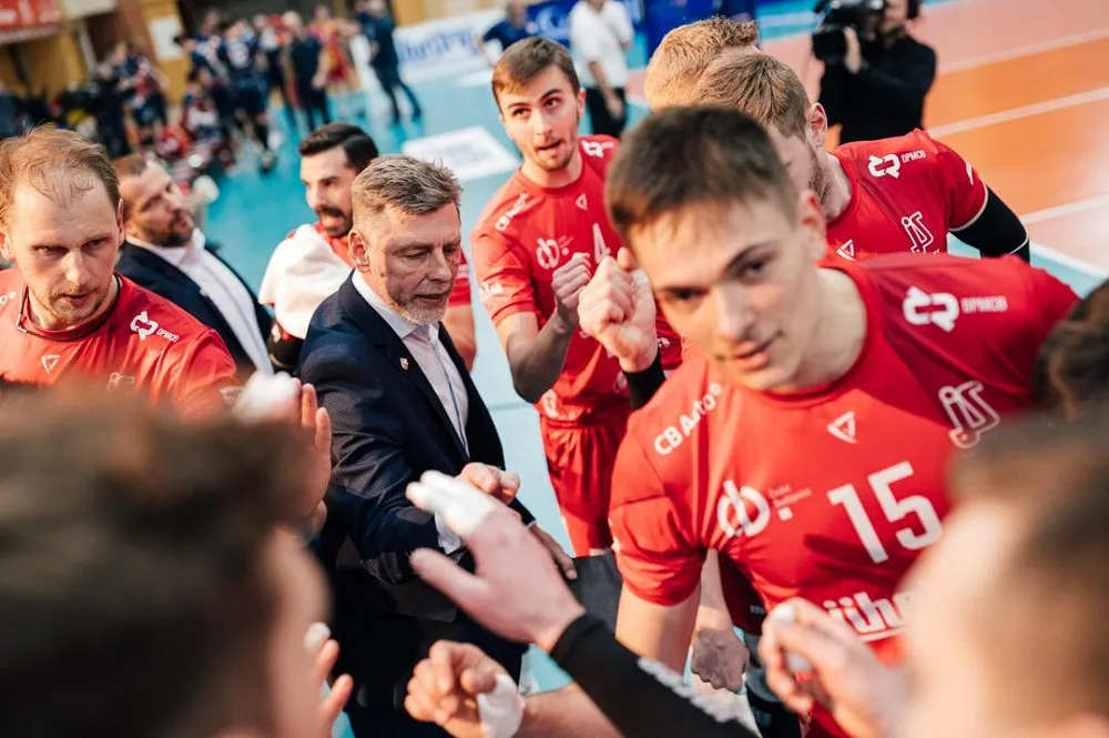 Máme zkušené hráče, které by tato situace neměla vykolejit, říká Dvořák.