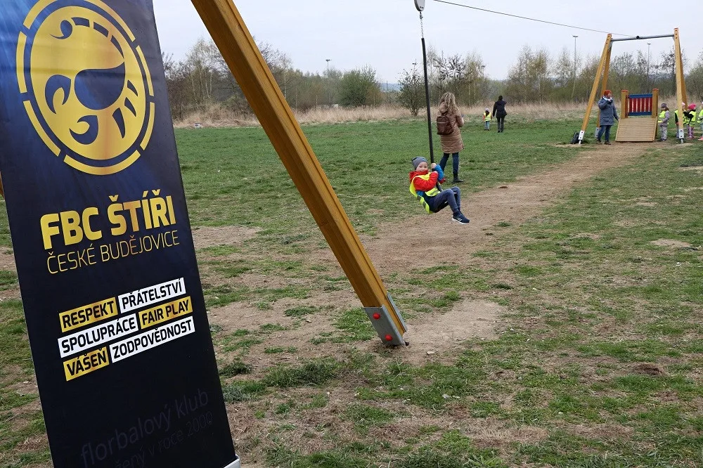 Štíři otevřeli na Složišti nové hřiště pro děti. Chystají také horolezeckou stěnu a venkovní sportoviště