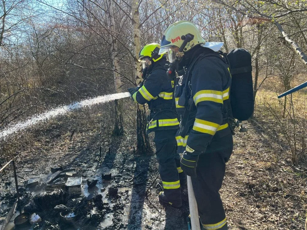 Hasiči museli zasahovat u několik požárů. V Netolické ulici začala hořet kuchyň