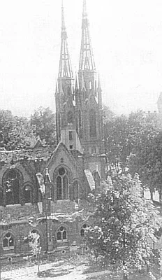 Demolice synagogy v Českých Budějovicích. Zdroj: Repro M. Pecha - V. Vondra, Českobudějovicko v době nacistické okupace a osvobození : 1939-1945 (2006), obr. příl. a Naše dny se naplnily : z historie Židů v jižních Čechách (2002), s. 288