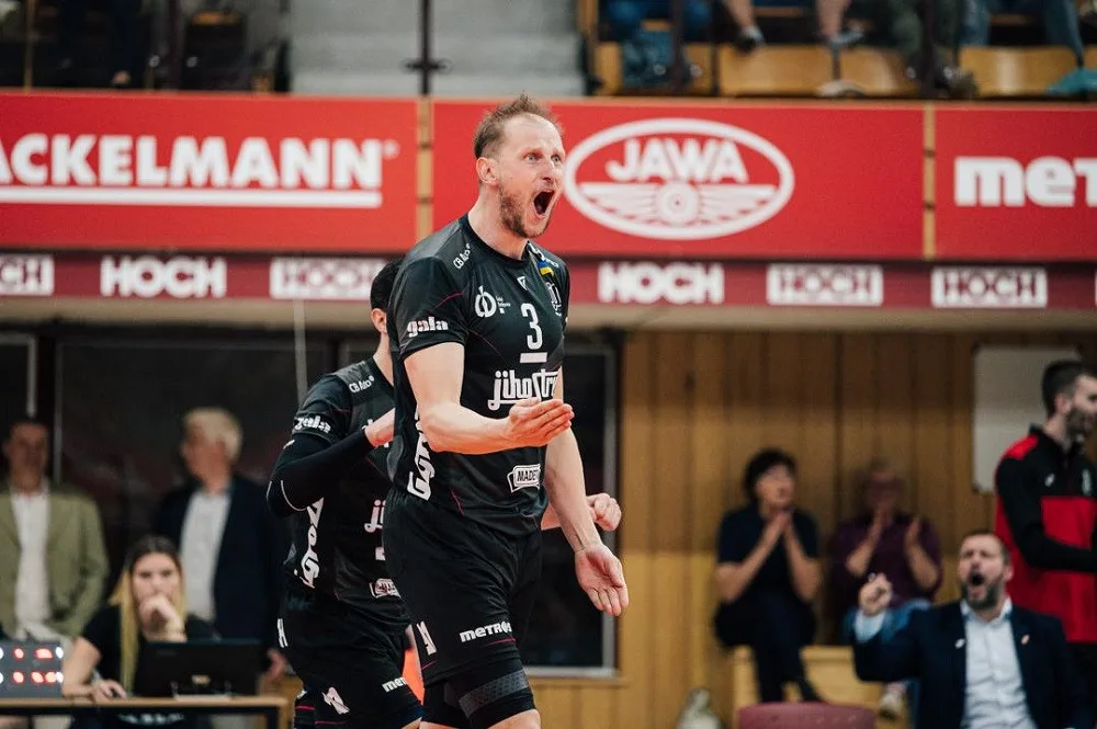 Každý sportovec si přeje končit s medailí na krku, usmívá se Mach