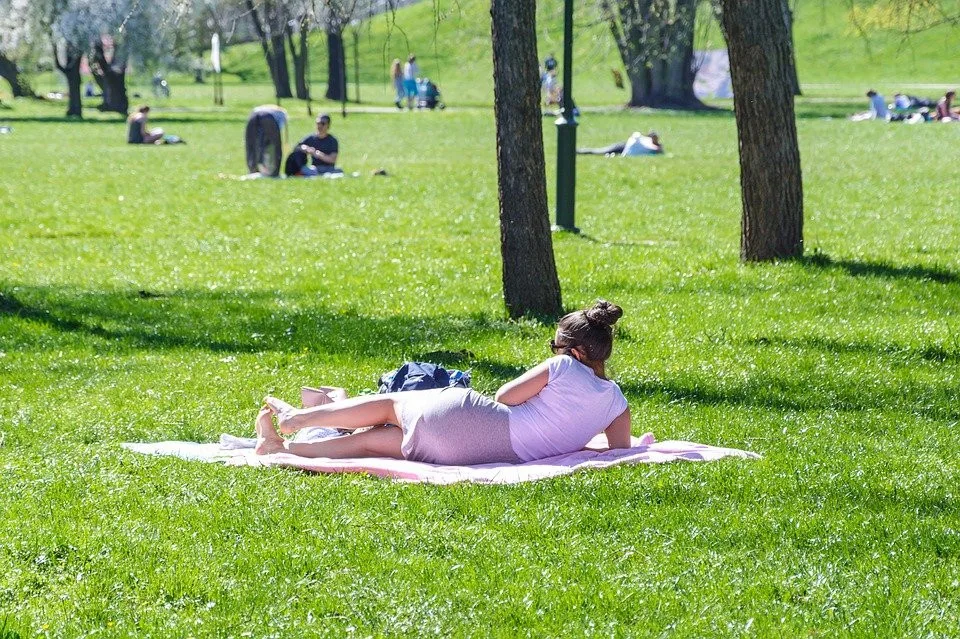 Ledoví muži zimu nepřinesou. Česko čekají tento týden letní teploty