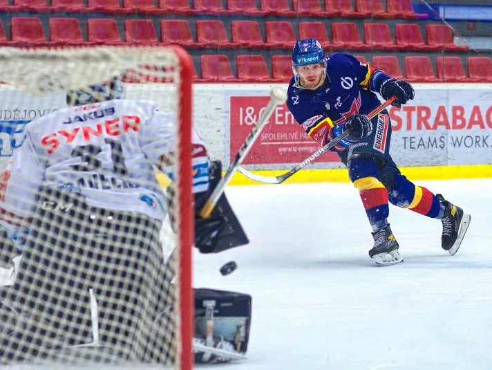 Hokejový útočník Karabáček bude pokračovat v Českých Budějovicích
