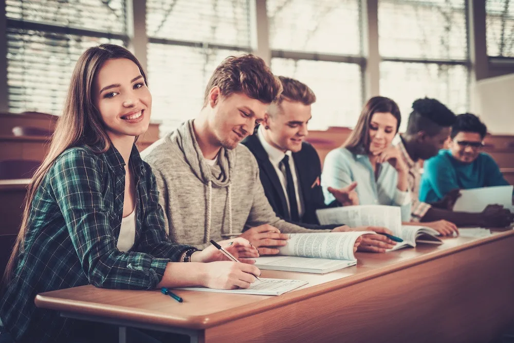 Studenti se vrací ze zahraničních stáží nadšení, sebevědomí, a snáz si potom najdou práci