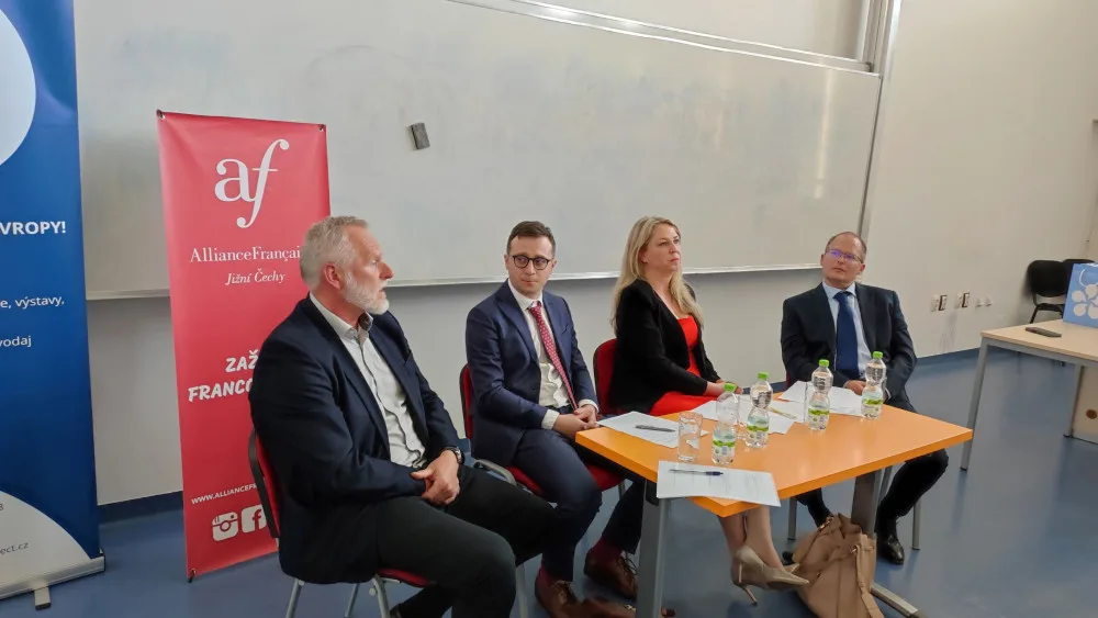 Možné směry evropské spolupráce přiblížila na Filozofické fakultě moderovaná diskuze s odborníky