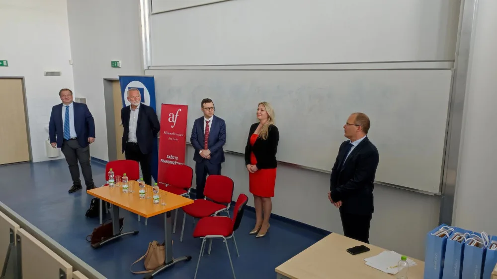 Možné směry evropské spolupráce přiblížila na Filozofické fakultě moderovaná diskuze s odborníky