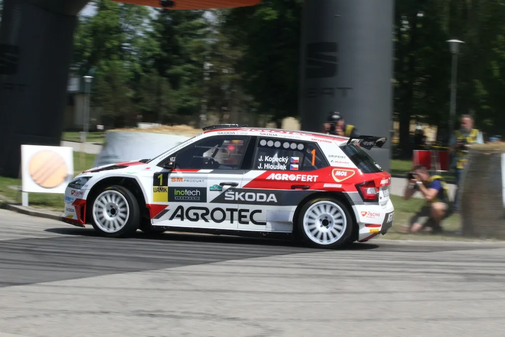 Poslední kilometry Rallye Český Krumlov rozhodly. Kopecký poráží Pecha o tři sekundy.