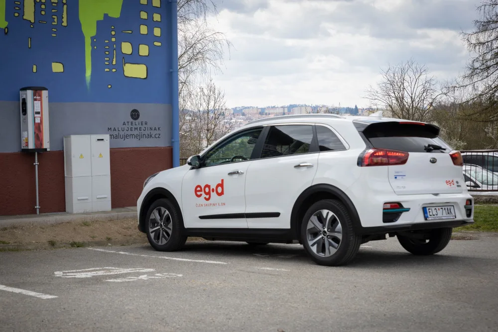 Tam, kde je to možné, se společnost EG.D snaží nahrazovat vozy se spalovacími motory elektromobily