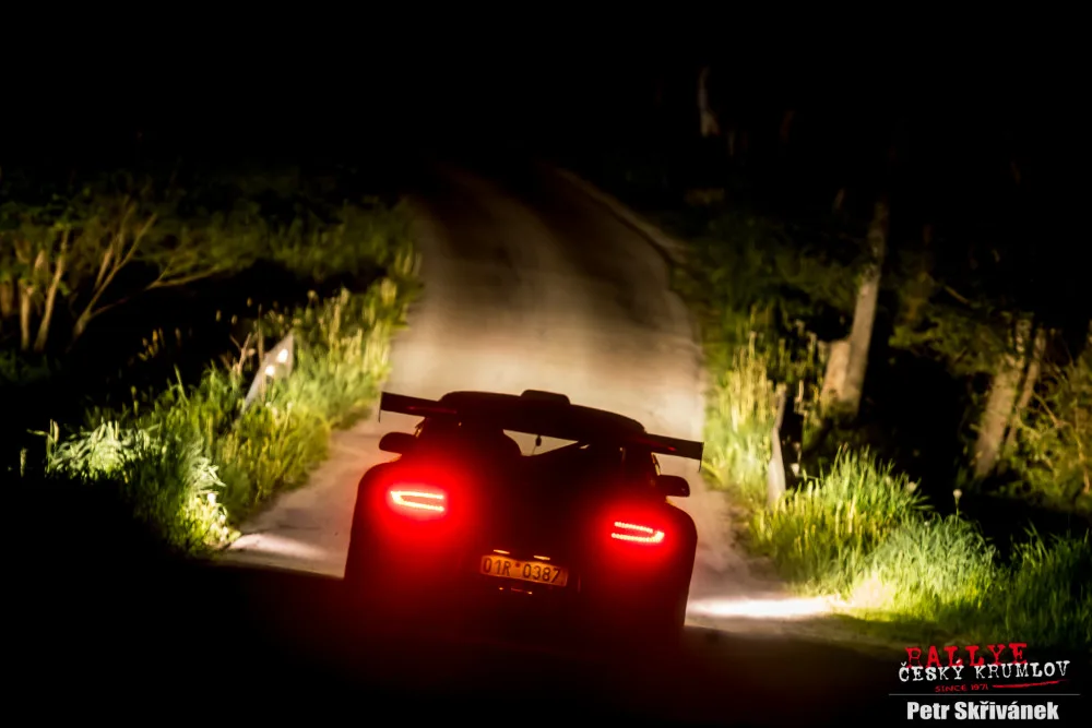 Poslední kilometry Rallye Český Krumlov rozhodly. Kopecký poráží Pecha o tři sekundy.